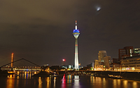 Düsseldorfer MEdienhafen: Rheinkniebrücke, Rheinturm und die Gehry-Häuser