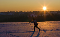 Skilangläuferin in Steckenborn beim Sonnenuntergang