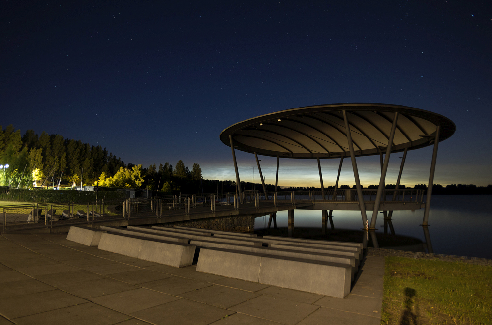 http://www.eifelmomente.de/albums/Erscheinungen/2016_07_05-06_NLC/2016_07_06_-_011_Blausteinsee_DNG_bearb.jpg