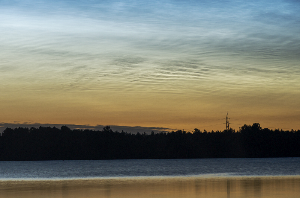 http://www.eifelmomente.de/albums/Erscheinungen/2016_07_05-06_NLC/2016_07_06_-_028_Blausteinsee_DNG_bearb.jpg