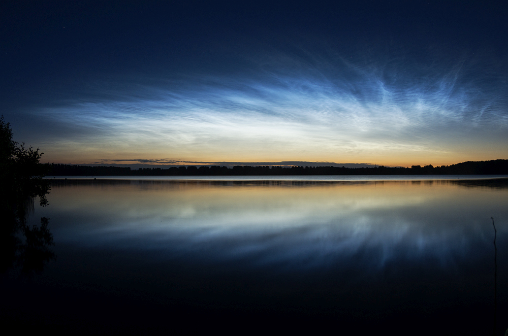 http://www.eifelmomente.de/albums/Erscheinungen/2016_07_05-06_NLC/2016_07_06_-_194_Blausteinsee_DNG_bearb.jpg