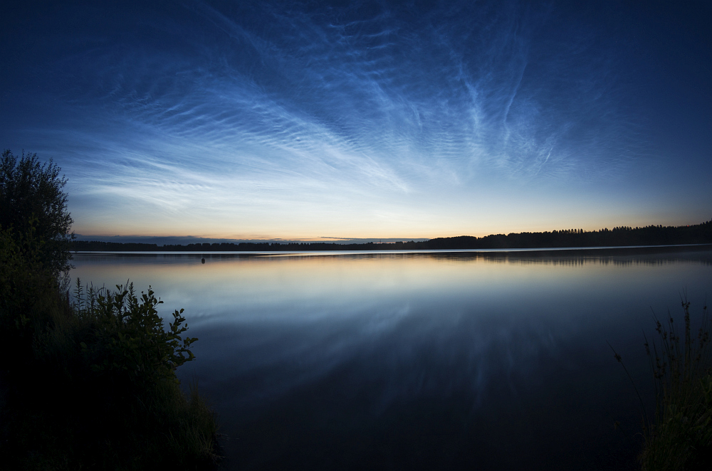 http://www.eifelmomente.de/albums/Erscheinungen/2016_07_05-06_NLC/2016_07_06_-_359_Blausteinsee_DNG_bearb.jpg