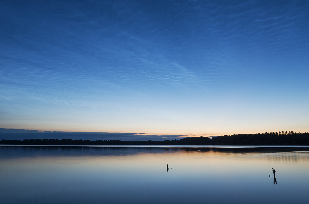 http://www.eifelmomente.de/albums/Erscheinungen/2016_07_05-06_NLC/2016_07_06_-_428_Blausteinsee_DNG_bearb.jpg