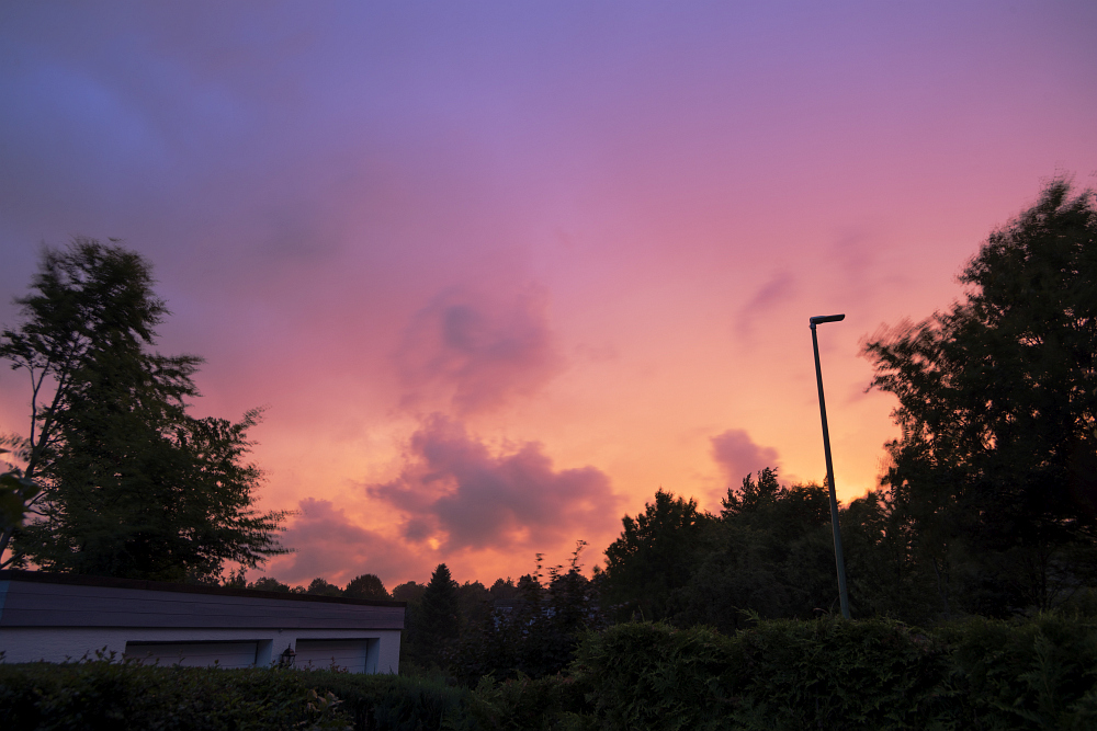 http://www.eifelmomente.de/albums/Nordeifel/Sommer/2017_08_15_Gewitter_Abendlicht/2017_08_15_-_002_Kesternich_DNG_bearb.jpg